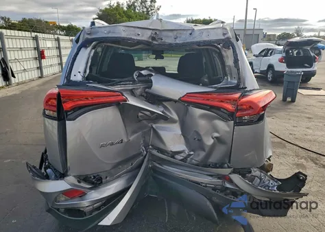 2017 Toyota Rav4 Le z USA, uszkodzony, nr VIN 2T3ZFREVXHW345204